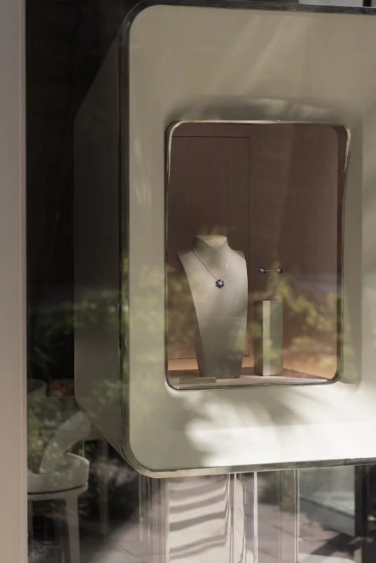Retail display window