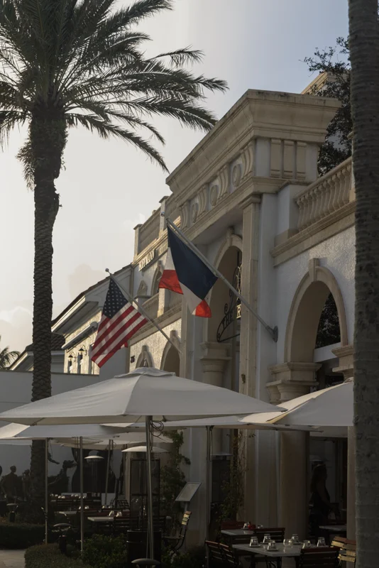 Downtown Naples street corner